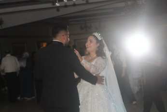 Erzurumlu Akçaylara  Osmaniyeli gelin edası ile geldi 