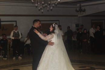 Erzurumlu Akçaylara  Osmaniyeli gelin edası ile geldi 
