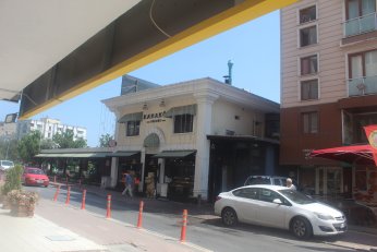 Karaköy Fırının kaçağı  ha yıkıldı ha yıkılacak 