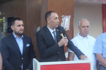 Rozetimi bir gün dönmek ümidiyle çıkartıyorum 