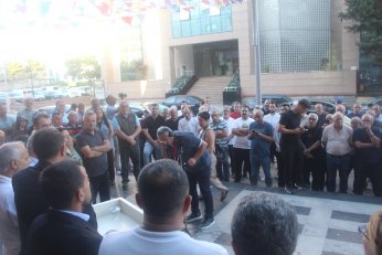 Rozetimi bir gün dönmek ümidiyle çıkartıyorum 