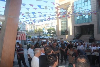 Rozetimi bir gün dönmek ümidiyle çıkartıyorum 