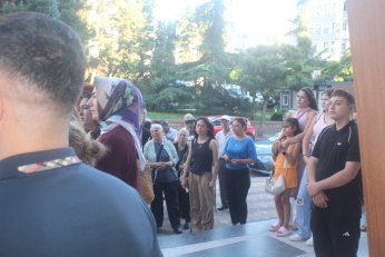 Rozetimi bir gün dönmek ümidiyle çıkartıyorum 