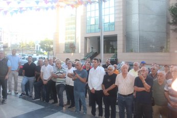 Rozetimi bir gün dönmek ümidiyle çıkartıyorum 