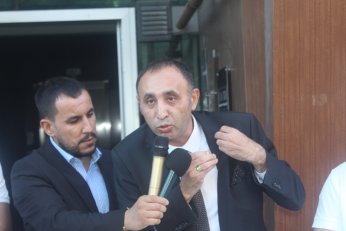 Rozetimi bir gün dönmek ümidiyle çıkartıyorum 