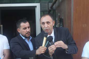 Rozetimi bir gün dönmek ümidiyle çıkartıyorum 