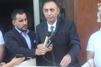 Rozetimi bir gün dönmek ümidiyle çıkartıyorum 
