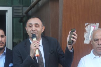Rozetimi bir gün dönmek ümidiyle çıkartıyorum 