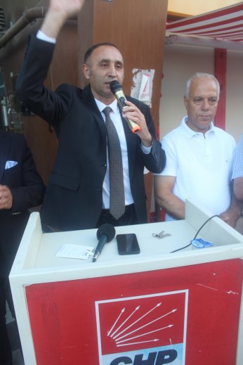 Rozetimi bir gün dönmek ümidiyle çıkartıyorum 