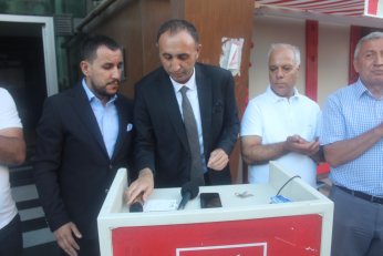Rozetimi bir gün dönmek ümidiyle çıkartıyorum 