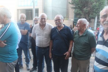 Rozetimi bir gün dönmek ümidiyle çıkartıyorum 
