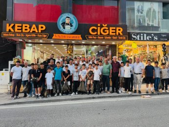 Şampiyonluğu kebapçıda ailecek kutladılar 