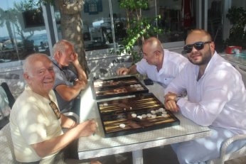 Ada’da Tavla Ligi sürprizlerle başladı 