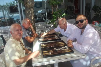 Ada’da Tavla Ligi sürprizlerle başladı 