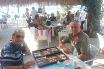 Ada’da Tavla Ligi sürprizlerle başladı 