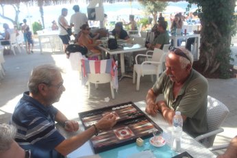 Ada’da Tavla Ligi sürprizlerle başladı 