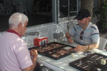 Tavla Ligi’nde lider yerini korudu. Takipçileri değişti