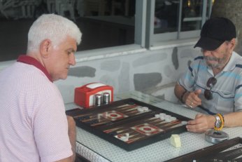 Tavla Ligi’nde lider yerini korudu. Takipçileri değişti