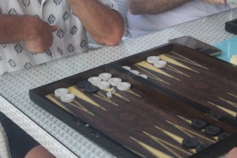 Tavla Ligi’nde lider yerini korudu. Takipçileri değişti