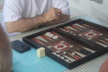 Tavla Ligi’nde lider yerini korudu. Takipçileri değişti