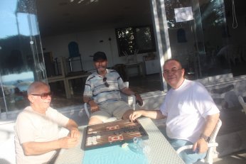 Tavla Ligi’nde lider yerini korudu. Takipçileri değişti