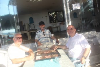 Tavla Ligi’nde lider yerini korudu. Takipçileri değişti
