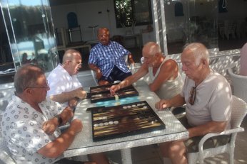 Tavla Ligi’nde lider yerini korudu. Takipçileri değişti