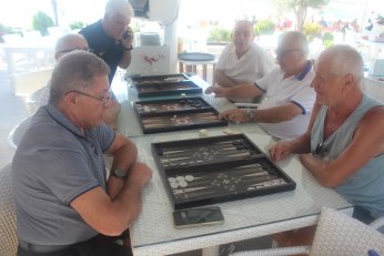Polis Kılınç peşinde. Döner kavşakta çevirecek
