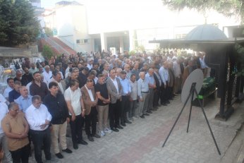 Son yolculuğuna beş tekbirle uğurlandı