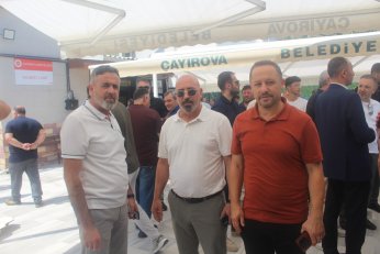 Son yolculuğunda siyasetin renklerini birleştirdi