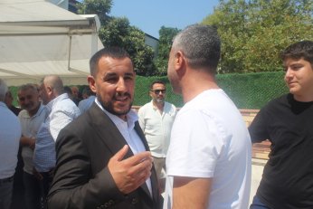 Son yolculuğunda siyasetin renklerini birleştirdi