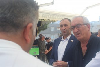 Son yolculuğunda siyasetin renklerini birleştirdi
