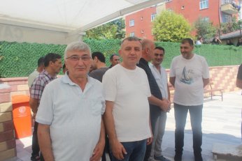 Son yolculuğunda siyasetin renklerini birleştirdi