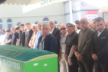 Son yolculuğunda siyasetin renklerini birleştirdi