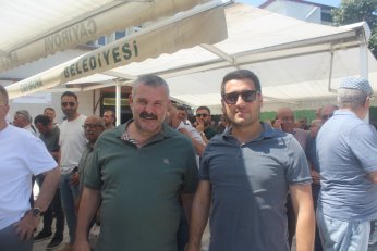 Son yolculuğunda siyasetin renklerini birleştirdi
