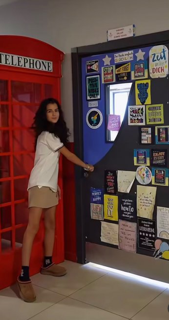 Mina Akdin lisede ilk günün filmini çekti 