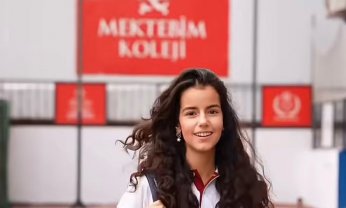 Mina Akdin lisede ilk günün filmini çekti 