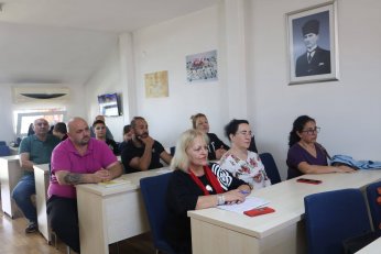 Aç çocuk ders anlamaz