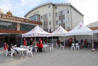 YRP kan bağışına kan bağışlayarak davet etti