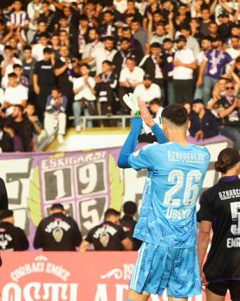 Ne ağlarım ne gülerim. Sanma senden vaz geçerim