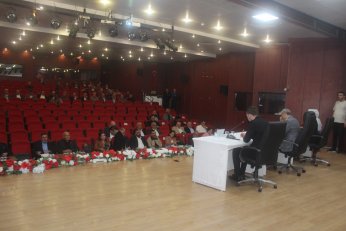 Kuran’a el basarım ki o  meclis üyesini biliyorsunuz