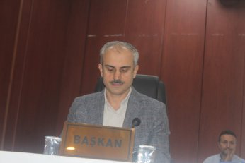 Kuran’a el basarım ki o  meclis üyesini biliyorsunuz