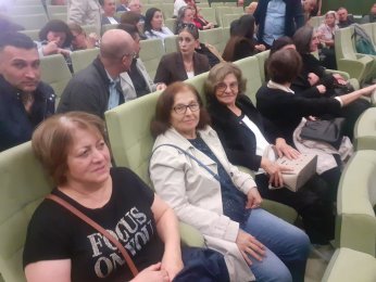 Küsen bana küssün. Partiye küsmesin