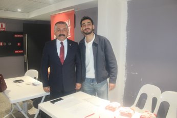 Küsen bana küssün. Partiye küsmesin