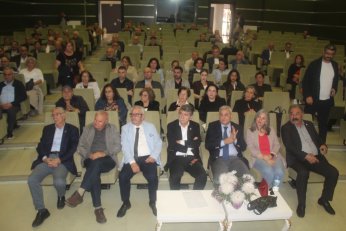 Küsen bana küssün. Partiye küsmesin