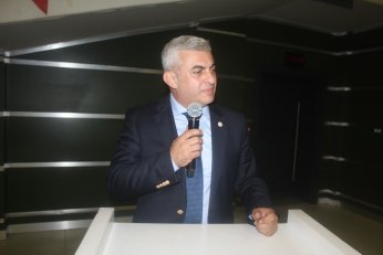 Küsen bana küssün. Partiye küsmesin