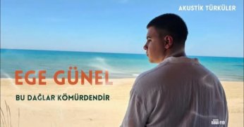 SAÜ öğrencisi Ege Günel  salonda çalarak katkı topladı