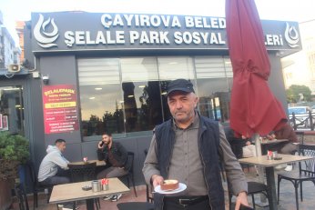 Belediyeden geri aldığı hakkıyla belediye tesisinde sütlaç yedi