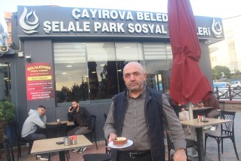 Belediyeden geri aldığı hakkıyla belediye tesisinde sütlaç yedi