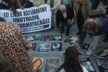 Demokrasi için meydandaydılar. Demokrasi için meydanlardayız